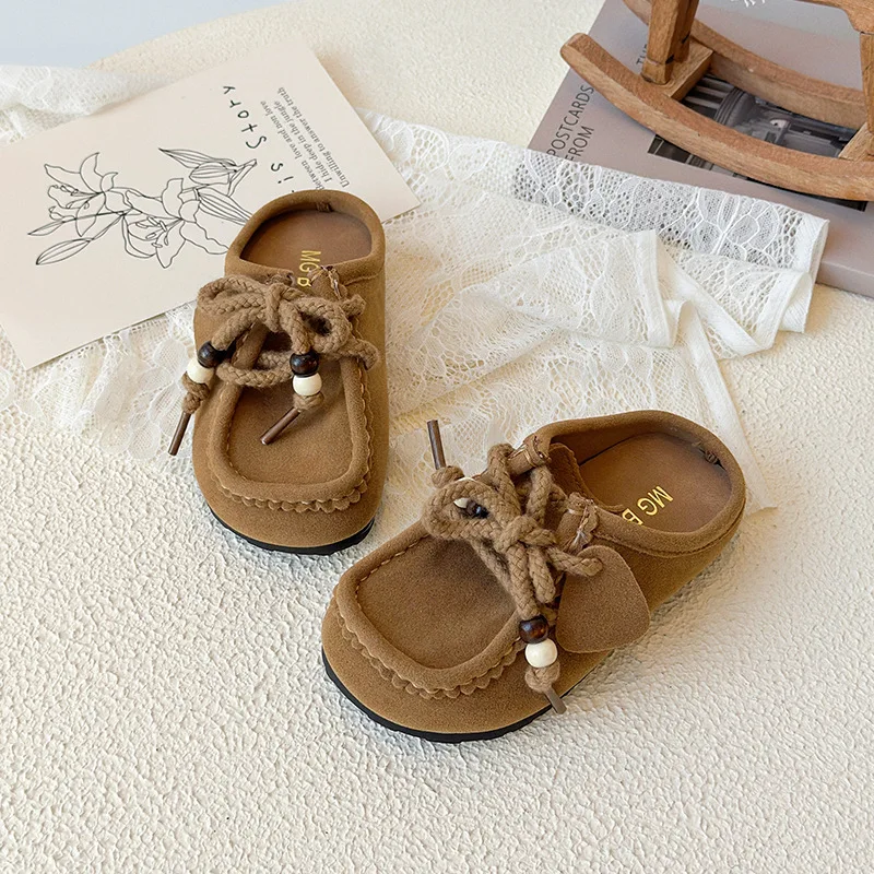 أحذية أطفال جديدة لربيع وخريف 2025 أحذية غير رسمية سهلة الارتداء للفتيات والأولاد على الطراز الكوري نعل ناعم مضاد للانزلاق حذاء متعدد الاستخدامات