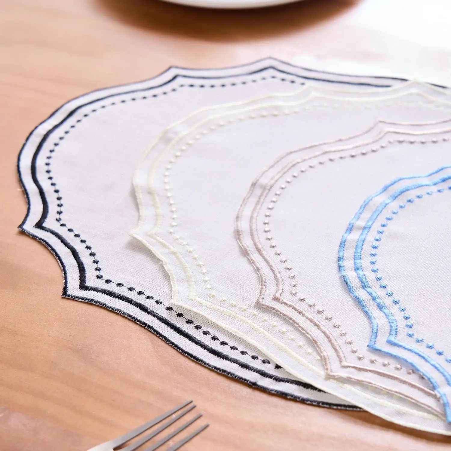 1/2/6Pcs Bamboo Cotton Placemats Wavy Edges Embroidered Lace Napkin Washable and Reusable Tablecloth for Party & Home Daily Use