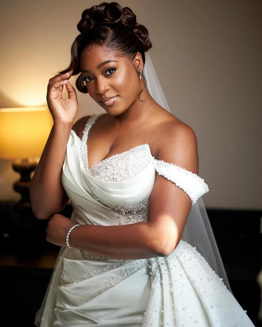 تخصيص قبالة الكتف الأفريقي تسلق اللؤلؤ فستان الزفاف Vestido De Noiva انفصال قطار الساتان الطيات زي العرائس #2