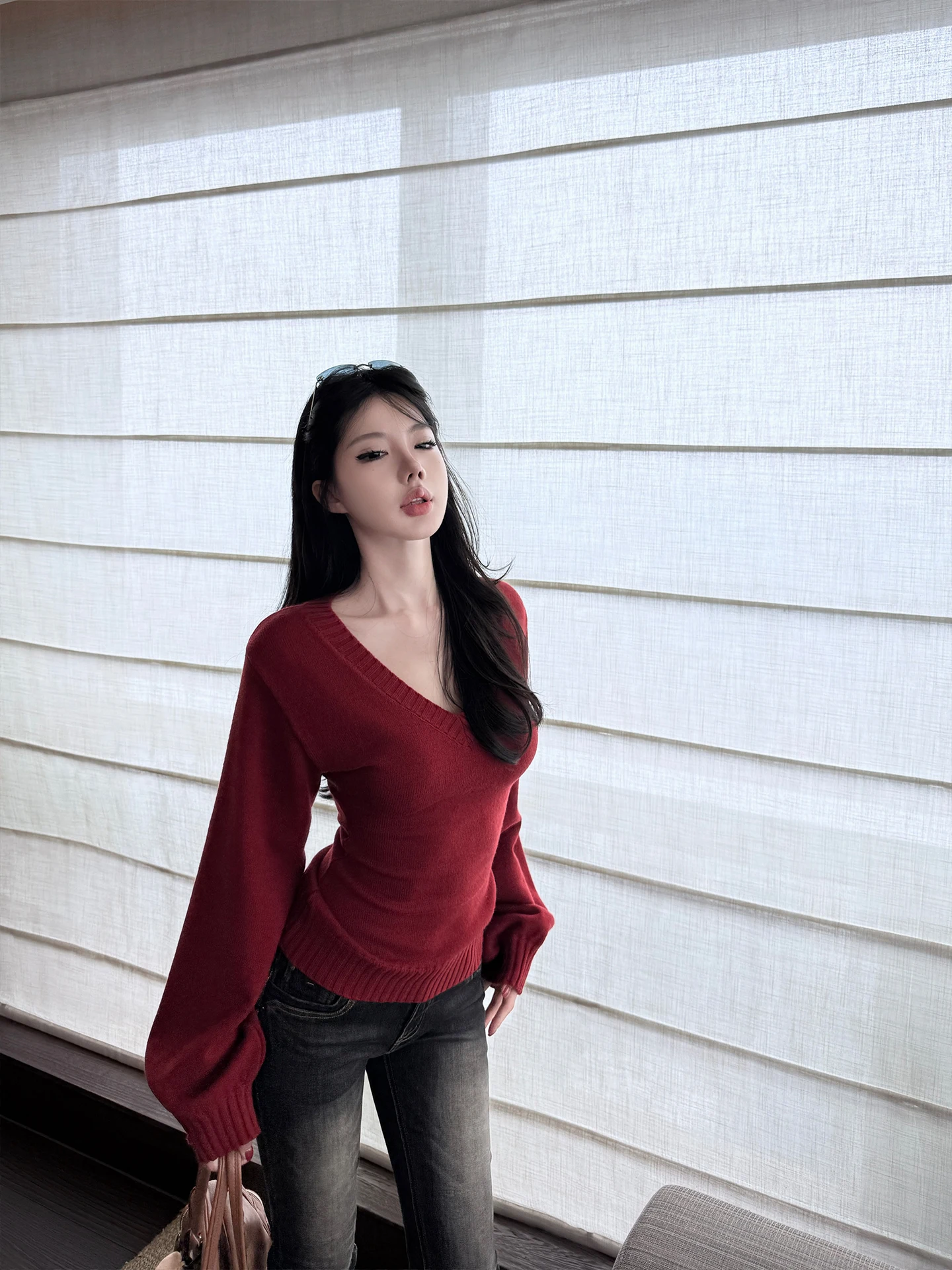 

Женский вязаный свитер LaaReeToo с V-образным вырезом, облегающий, с длинными рукавами, для повседневной носки, с поясом, осенне-зимний, модный, красный