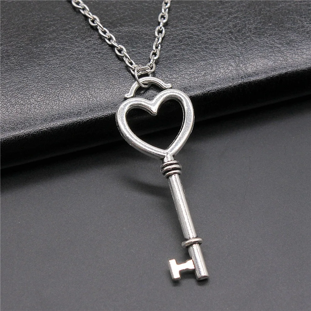 Kreatives Geschenk Party Schmuck Zubehör Schlüssel Anhänger Halskette für Frauen lange Kette Halskette