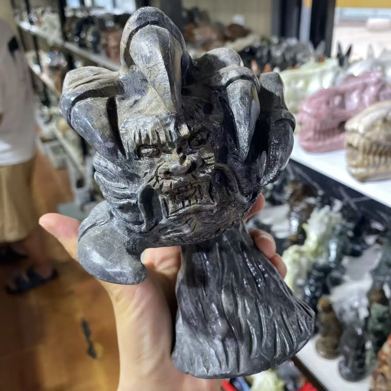 Natural Picasso crystal hand of the devil, hand-carved, with healing energy, suitable for home decoration, for purification and