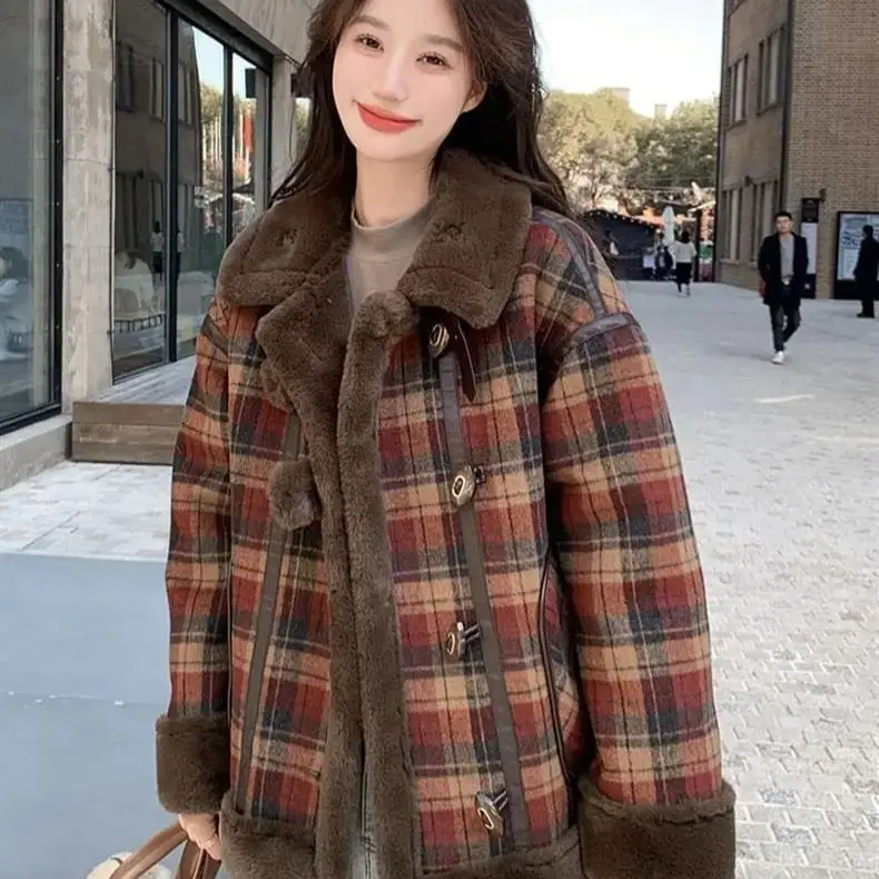 

Plaid Lamb Wool Long-Sleeved Jacket Women 2024 Winter New Loose Lazy Style Niche Design Warm Woolen Long-Sleeved Top