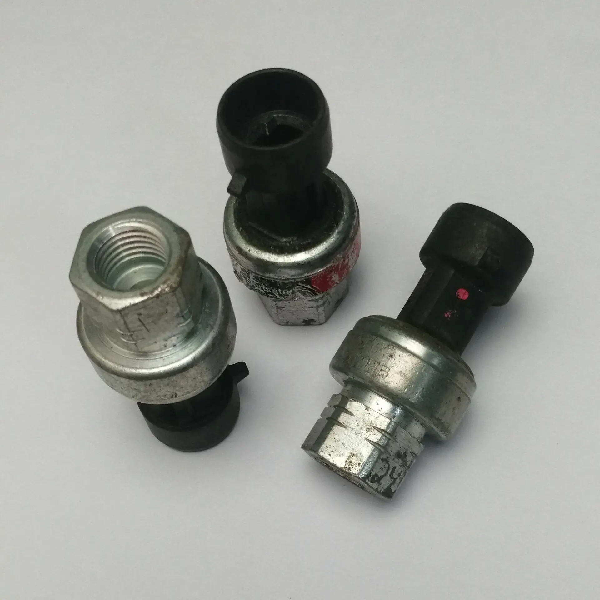 

Suitable for automotive engine engineering machinery transmission pressure sensor 2CP5-72-43 2cp5-71-29