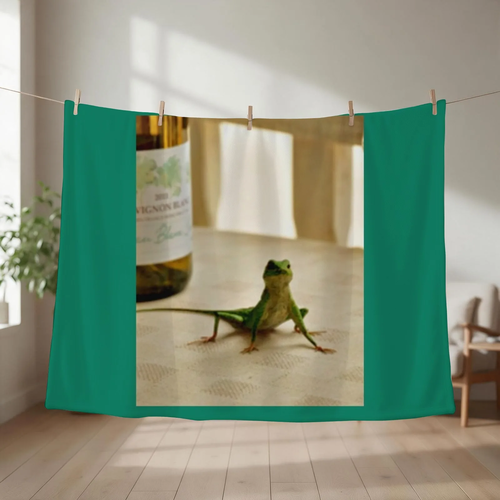 Harry lizzard BBC Death in Paradise Throw Blanket couch cozy soft plush fuzzy picnic outdoor blanket