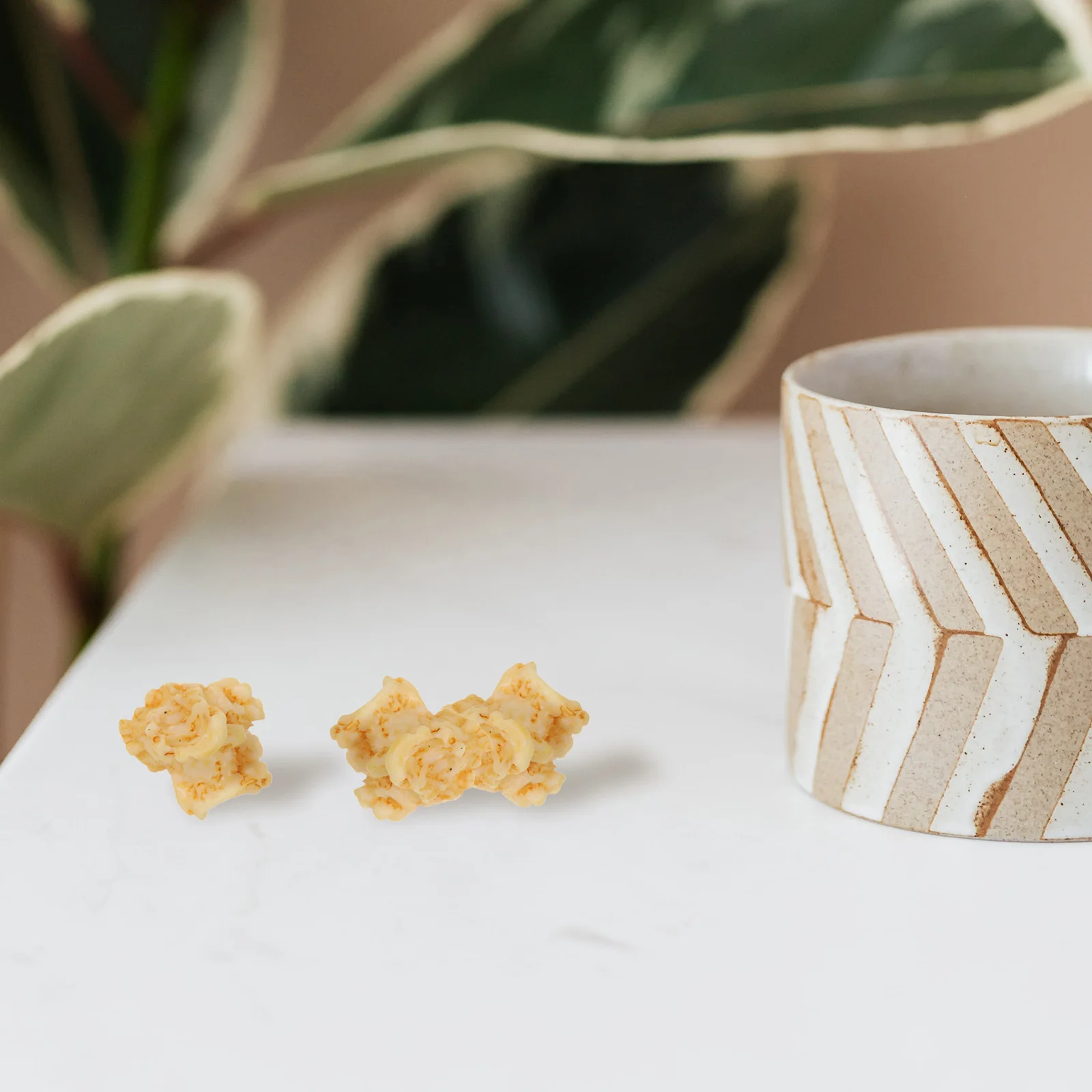 

50Pcs Artificial Mini Popcorn Resin Lightweight Durable Faux Popcorn Props for DIY Craft Mini House Accessories Phone Case