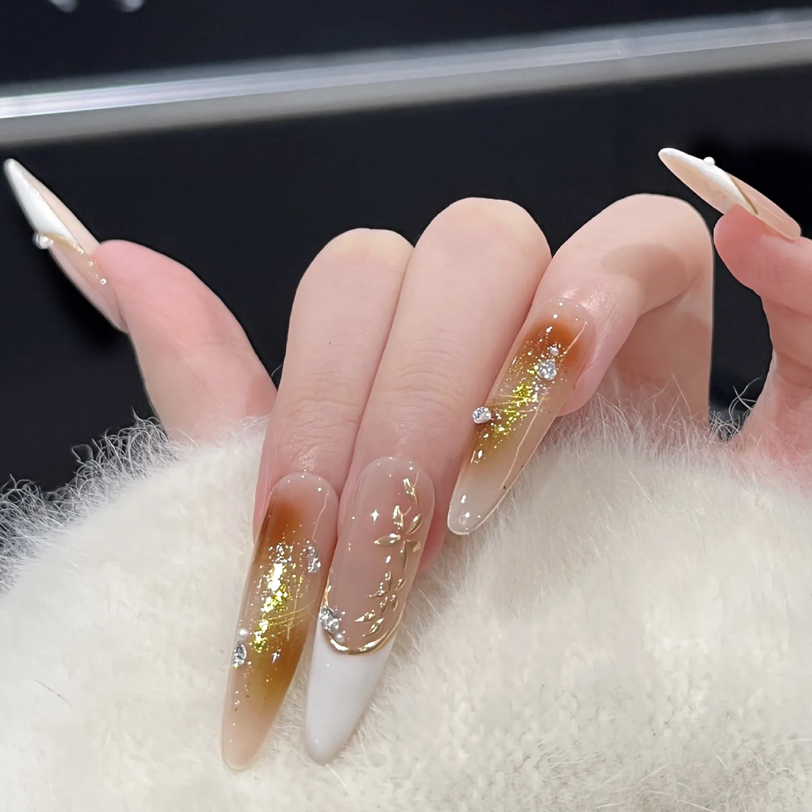 10 Stück goldene Katzenaugen-Strass-Kunstnägel, handgefertigt, Herbst-Winter, zum Aufdrücken der Nägel für Party, Hochzeit, Weihnachten, Tragen