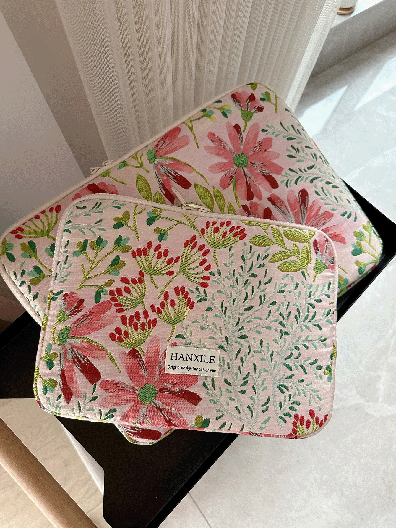 Fresh and Simple Style Portable Laptop Sleeve with Ghasang Flower Embossing, Sizes 11/13/ 15inch , Great for Back-To-School, Suitable for Campus and Office Settings, Women's Style
