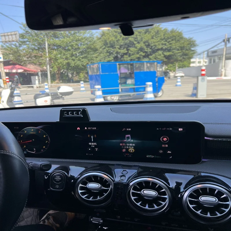 حامل هاتف السيارة لمرسيدس بنز الفئة W177 2019-2025 شاشة الملاحة كتيفة ثابتة حامل شاحن لاسلكي اكسسوارات السيارات