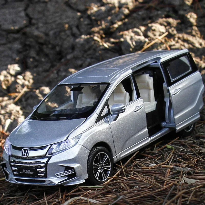 1:28 HONDA Odyssey MPV Alloy Car Model Diecast Metal Toy Vehicles Car Model Simulation Sound and Light Collection Childrens Gift