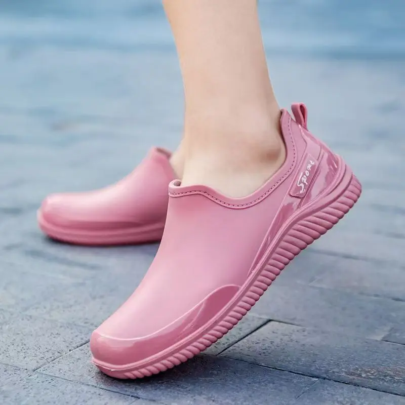 Women's Low Top Slip On Rain Shoes Injection Molding Soft sole Non Slip Waterproof Light Kitchen Work Shoes Wash The Car Shoes