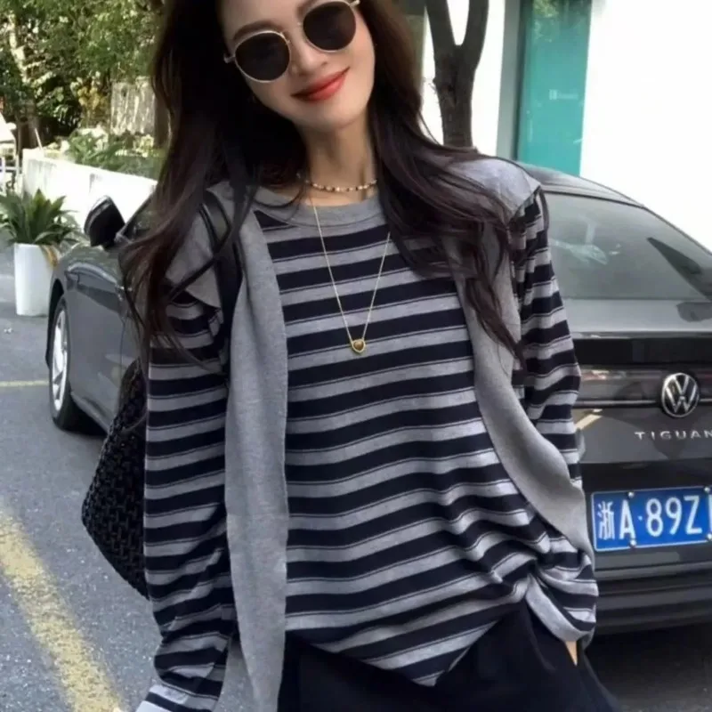 Frühling Herbst Koreanischen Stil Stilvolle Kontrast Farbe Gestreiften T-Shirt Schal Beliebte Stil Licht Reife Zwei-stück Anzug für Frauen tees