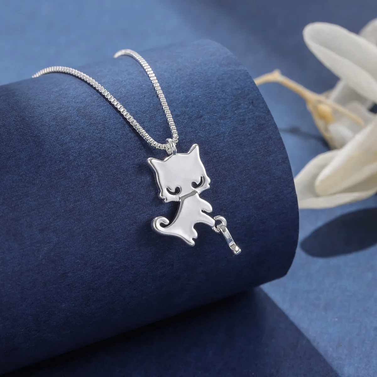 

New Simple Creative Cute Kitten And Fish 925 Sterling Silver Jewelry Fashion Animal Popular Cat Clavicle Chain Necklaces XL069