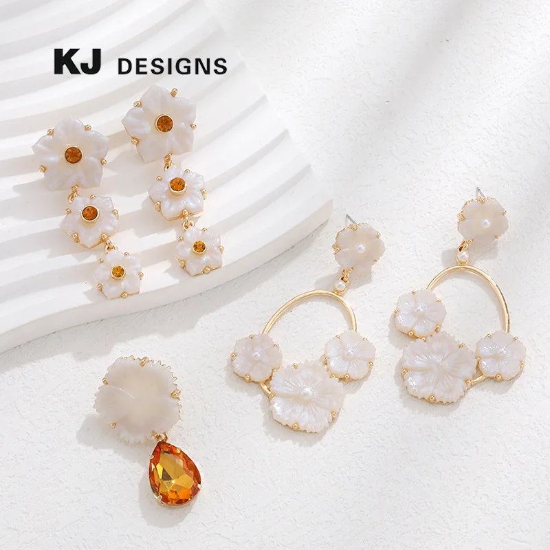 Kenjie, original design resin flower earrings for women, fashionable natural shell engraved flower stud earrings
