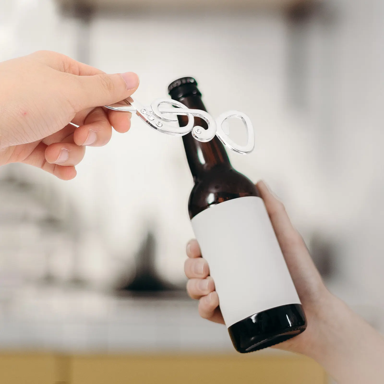 2Pcs Rhinestone-Embellished Note Shape Bottle Opener Premium Metal Crafts Bottle Lifter for Home Bar Party Beer Opening Tool