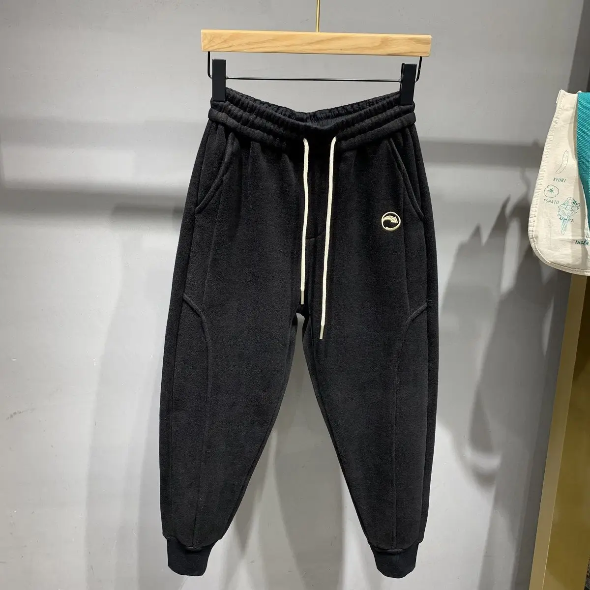 

2024 Tight Leg Loose Velvet Waist Pants for Men's Winter New Style Versatile Youth Comfortable Elastic Waist Casual Pants