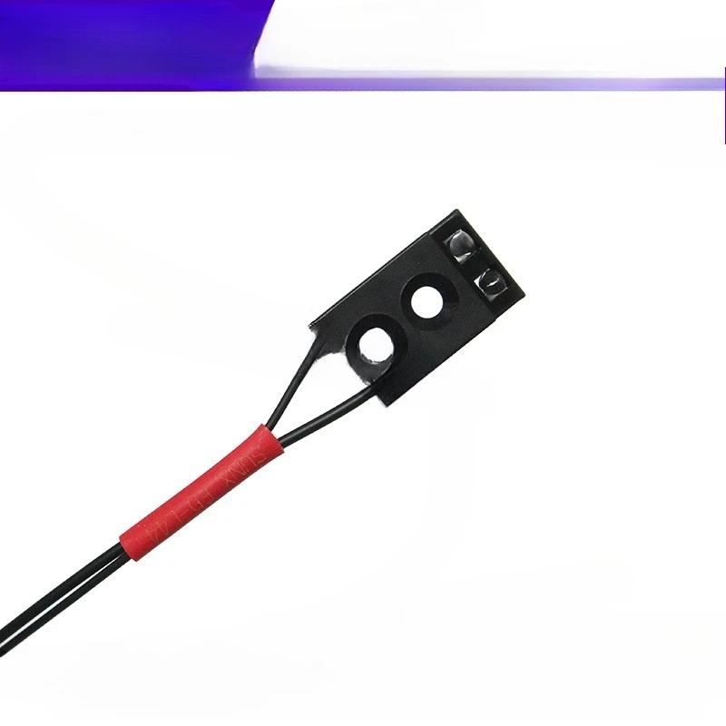 يتحدد FD-L11 بدلاً من FD-L44 أجهزة استشعار عاكسة ومثبتة على الطائرة