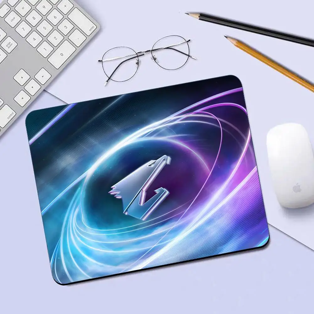 لوحة ماوس جميلة من GIGABYTE AORUS لوحة ماوس للألعاب لوحة ماوس صغيرة لألعاب الكمبيوتر المكتبي لتزيين سطح المكتب حصيرة ماوس المكتب #4