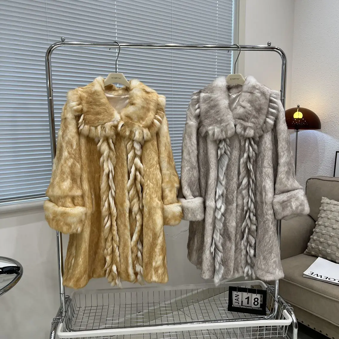 Langer Kaninchenfellmantel mit neuen Ärmeln für Damen mit Quastentemperament, luxuriös und luxuriös, warm im Winter