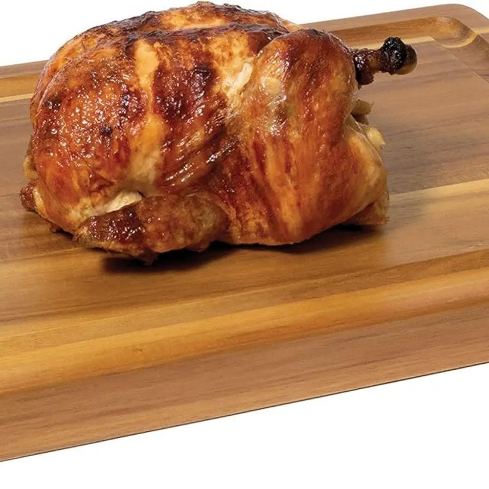 Deska do rzeźbienia z drewna akacjowego 20 x 15 cm, grubość 1,5 cm, z głębokim rowkiem i uchwytami do krojenia i serwowania mięsa.