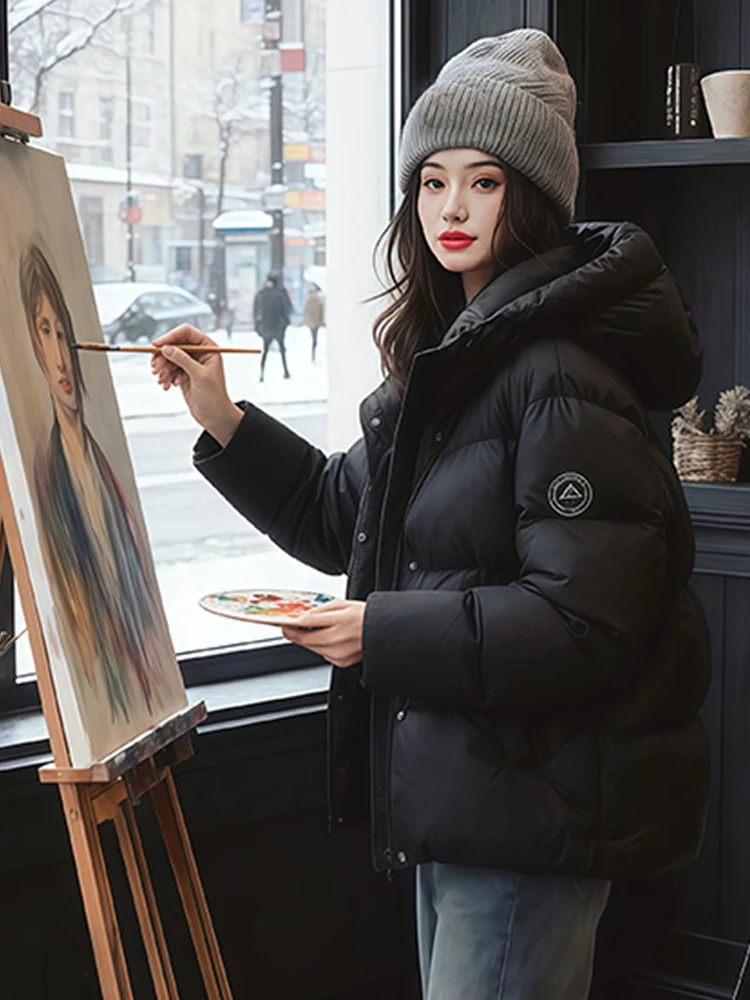 

Женская утепленная хлопковая куртка-пуховик 2026 года, новая зимняя модель, маленький размер, с капюшоном, утолщенная, модная, высококачественная, свободного кроя, объемная куртка-пуховик