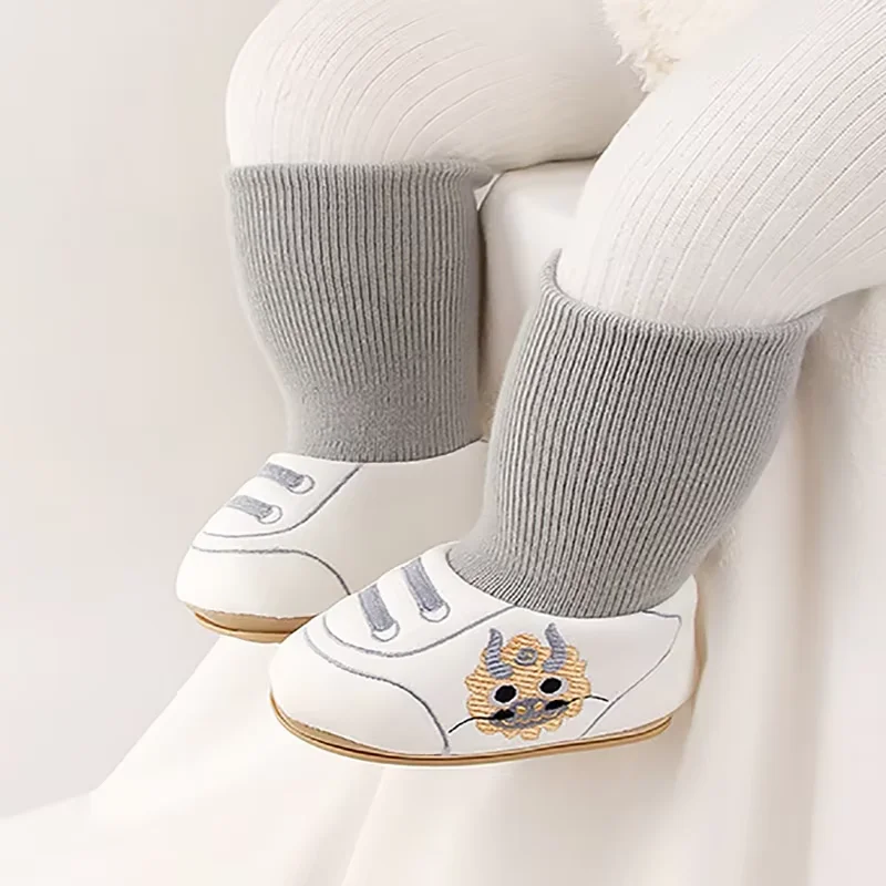 2024 طفل شتاء ربيع دافئ طويل جورب أحذية طفل بنين بنات الأولى مشوا 0-1Y الأطفال النعال التطريز عدم الانزلاق الأحذية