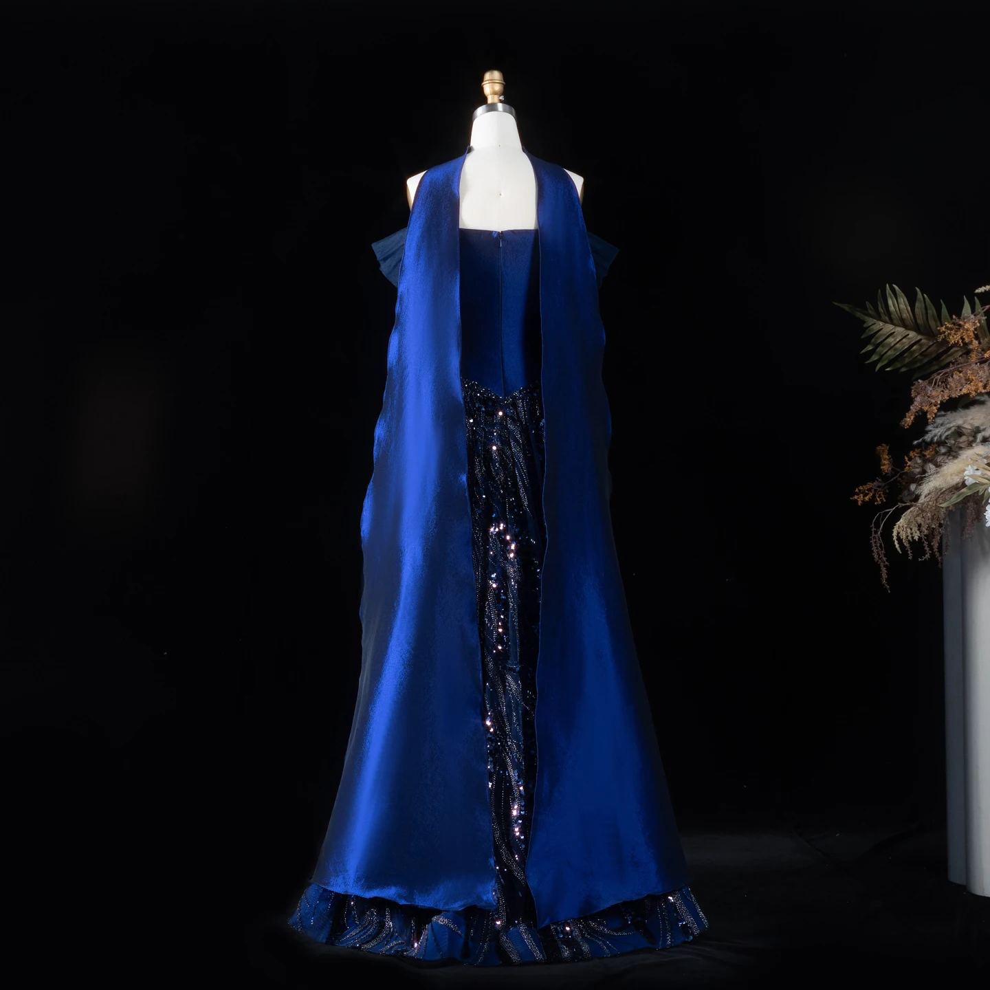 Sharon Said Dubai Luxuriöses, stark paillettenbesetztes, weinrotes, schulterfreies A-Linien-Abendkleid mit Schal, formelles Partykleid für Damen, SS652, maßgeschneidert – Detail 7
