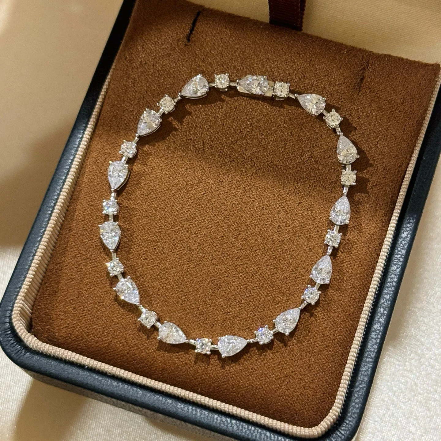 

100% 925 Sterling Silver Water Drops Shape Pave Zirconia Bracelet For Women Fine Jewelry