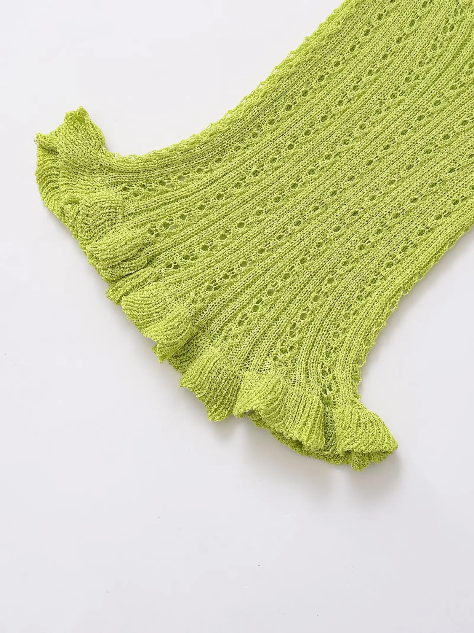 เสื้อถักตาข่ายลายแจ็คการ์ดแบบมีสายคล้องไหล่ ดีไซน์ซ้อนชั้น ทรงเข้ารูป สไตล์ลำลองแฟชั่นฤดูร้อนใหม่สำหรับผู้หญิง ปี 2025