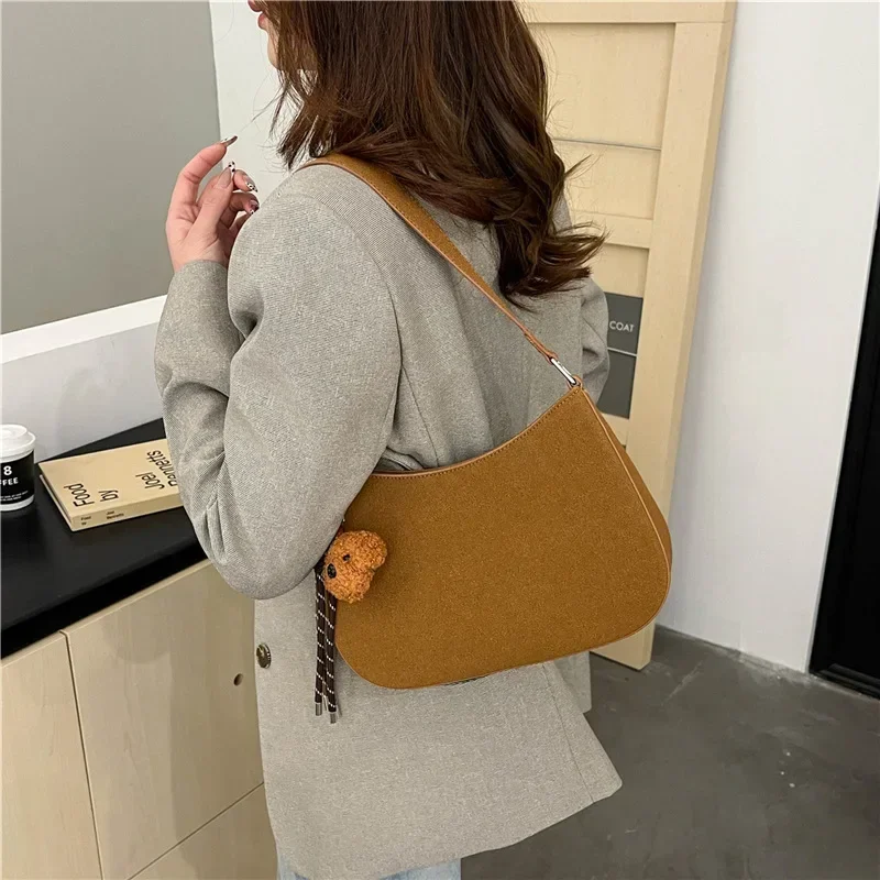 

Сплошной цвет, матовая тенденция 2024, высококачественная сумка на плечо на молнии, универсальная модная легкая сумка через плечо, мягкая женская сумка