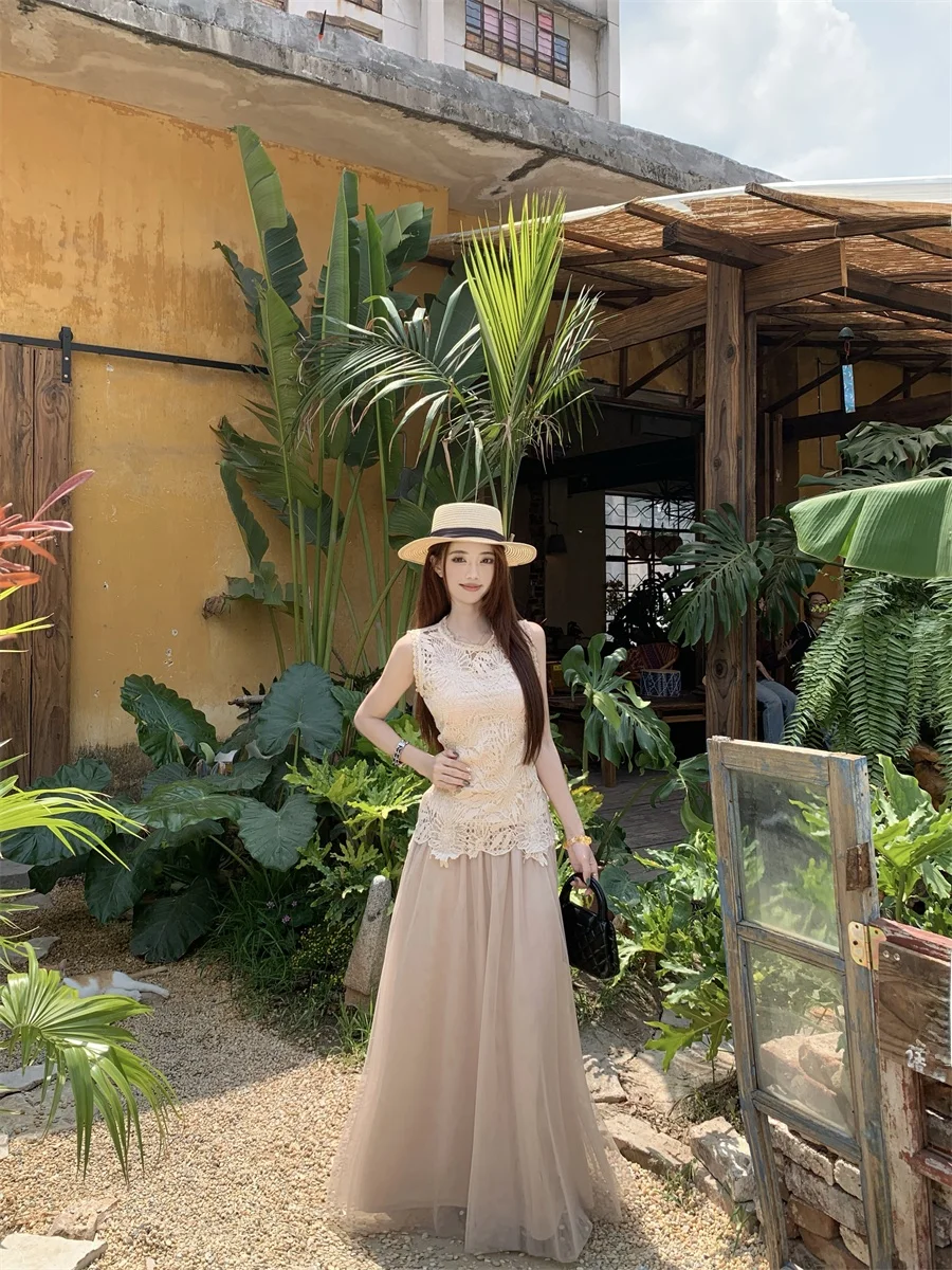 

Summer Lace Hollow out Sleeveless Vest And High Waist Mesh Skirt Set Women's Fashion Soft Style Two-Piece Outfit round Neck