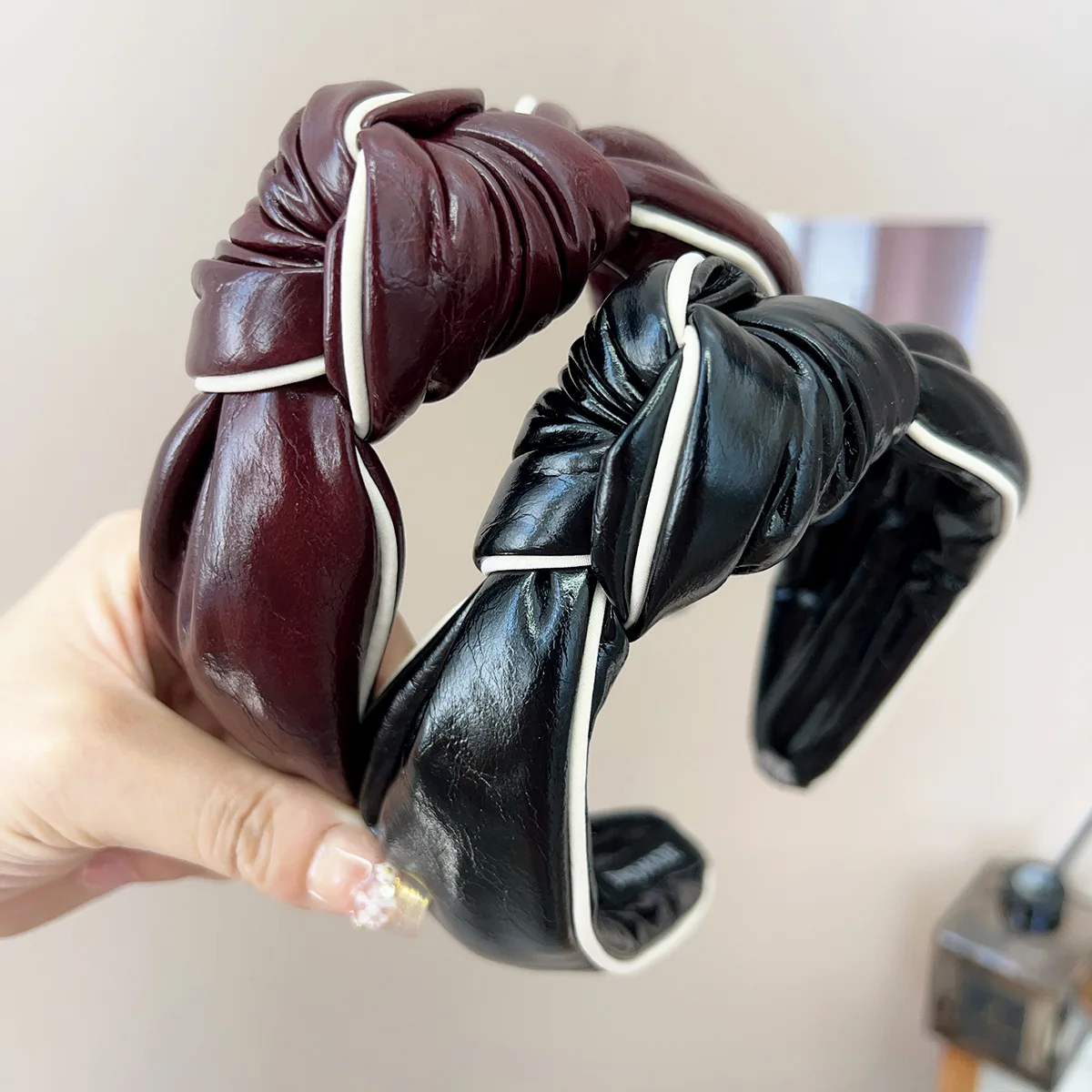 

2025 New Retro Leather Knot Headband for Women Daily Versatile Hair Accessory
