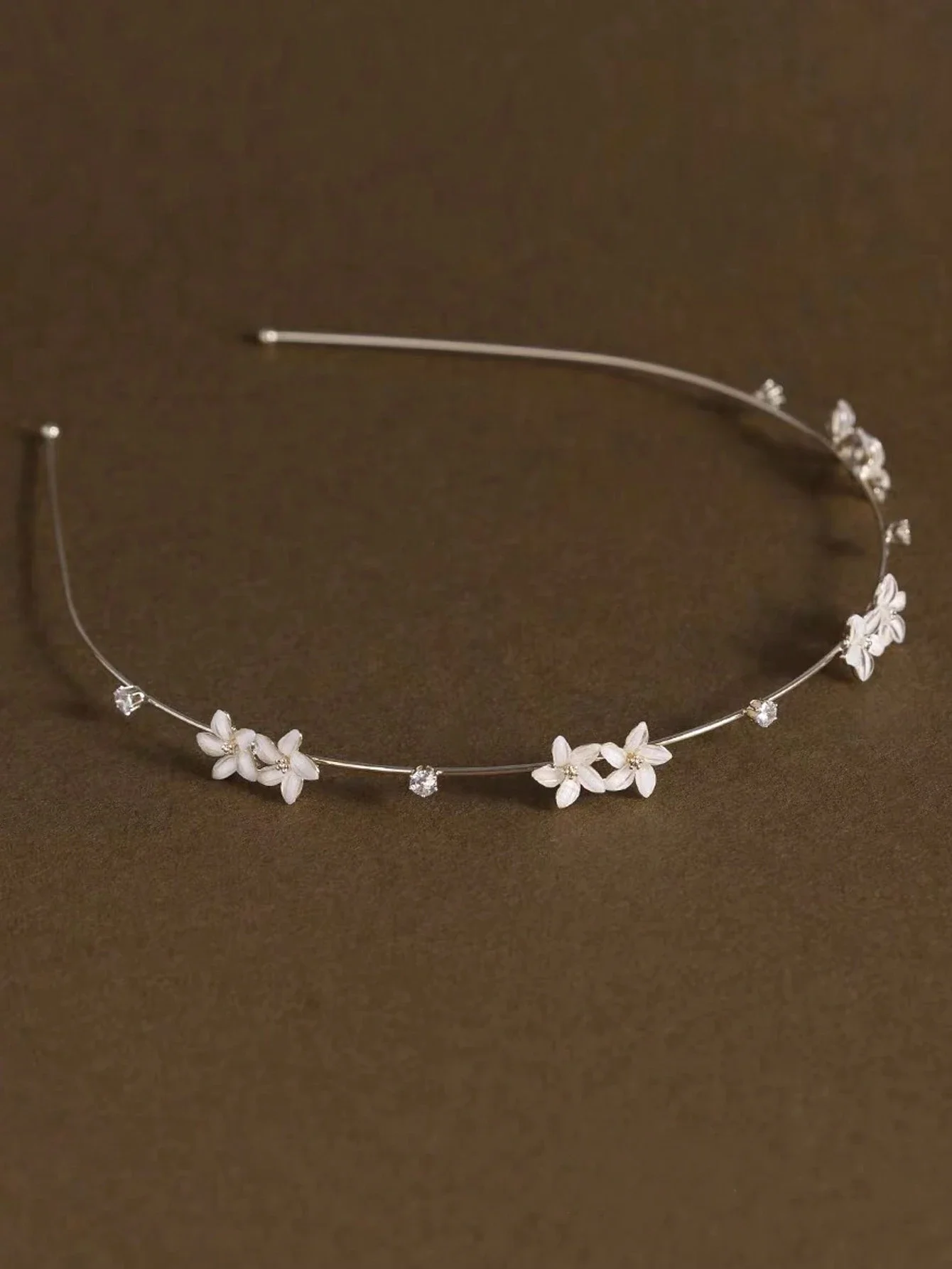 

Металлическая повязка на голову с искусственным жемчугом и стразами для женщин, элегантный ободок для волос