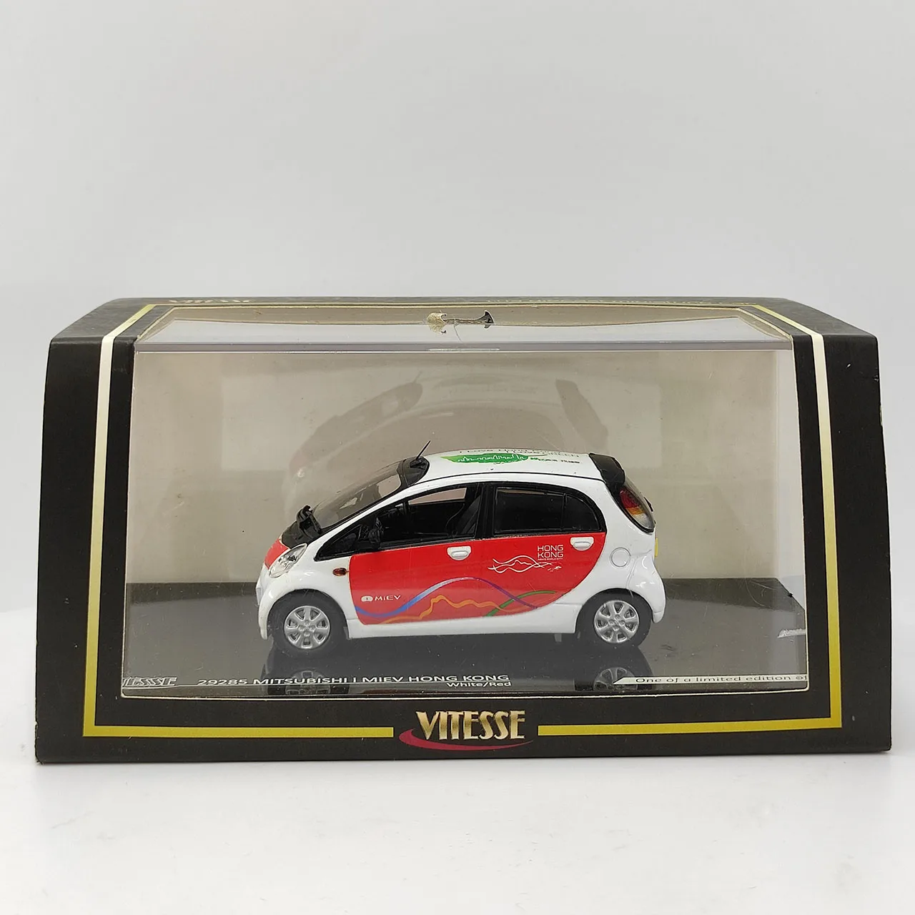 

Коробка с треснувшими под давлением VITESSE масштаб 1:43 Mitsubishi I MiEV HONG KONG, модель автомобиля из сплава, Коллекционная игрушка, подарок, сувенирный дисплей