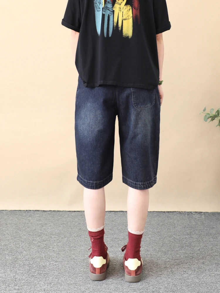 Рисунок 6 - Джинсовые брюки с мультяшными буквами и вышивкой