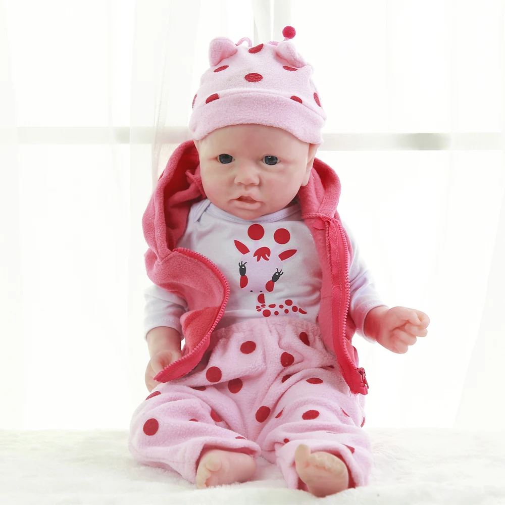 4.7KG Reborn Baby Dolls Full Body Silicone Smile Girl Model Miękka zabawka Towarzysząca lalka dla przyjaciela 57cm Lalka ręczna Kojąca lalka