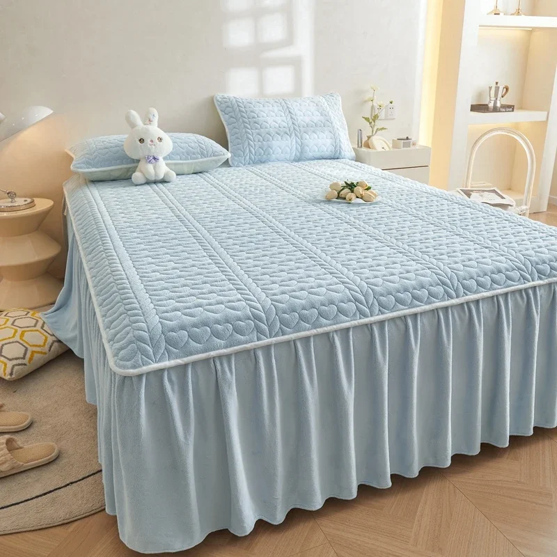 Simple wind thickened milk fleece bed skirt three-piece set warm in autumn and winter solid color fleece non-slip bed cover