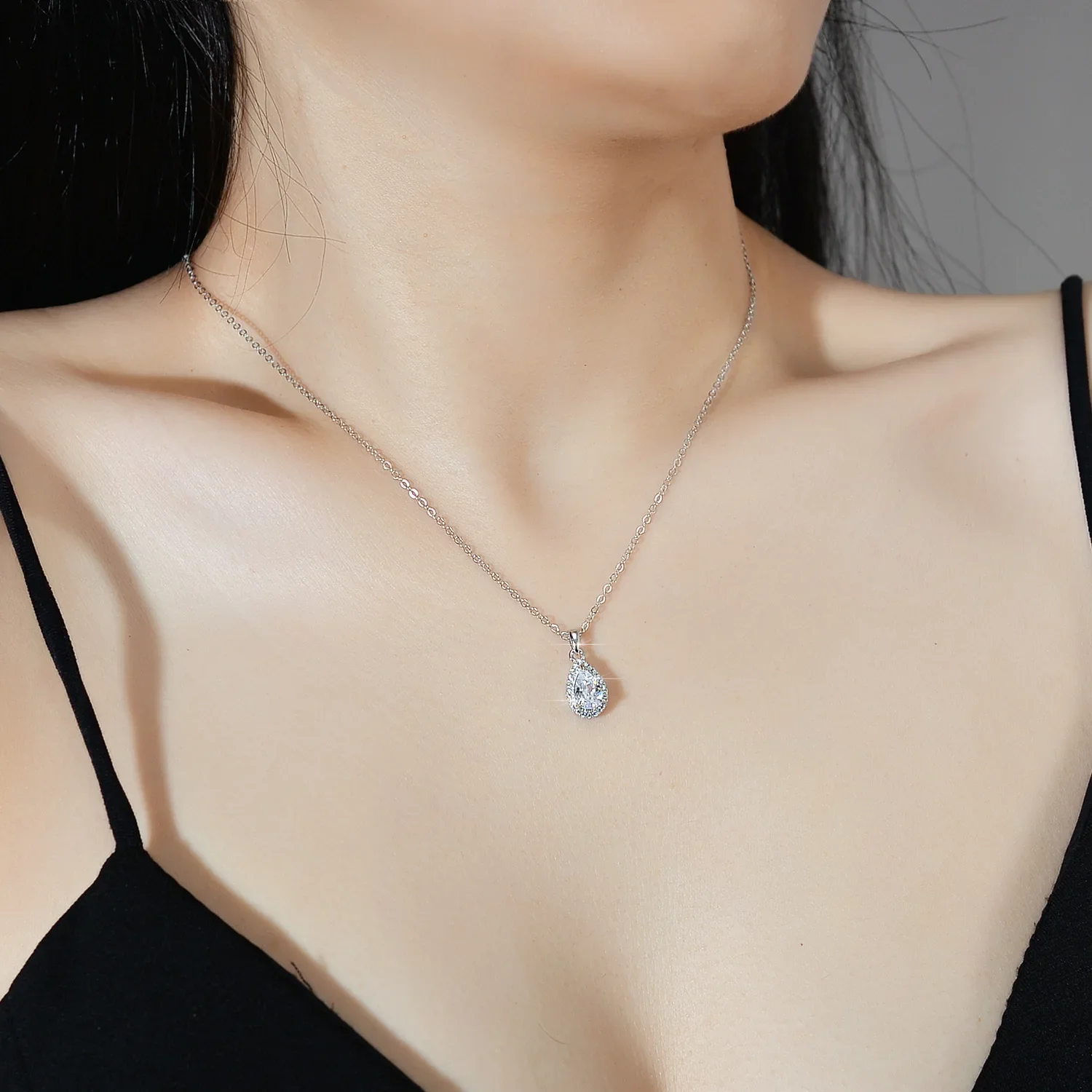 Lumia Women's Pear-Shaped Moissanite Teardrop Platinum PT950 Necklace with Full Diamond Collarbone Chain Anniversary Gift