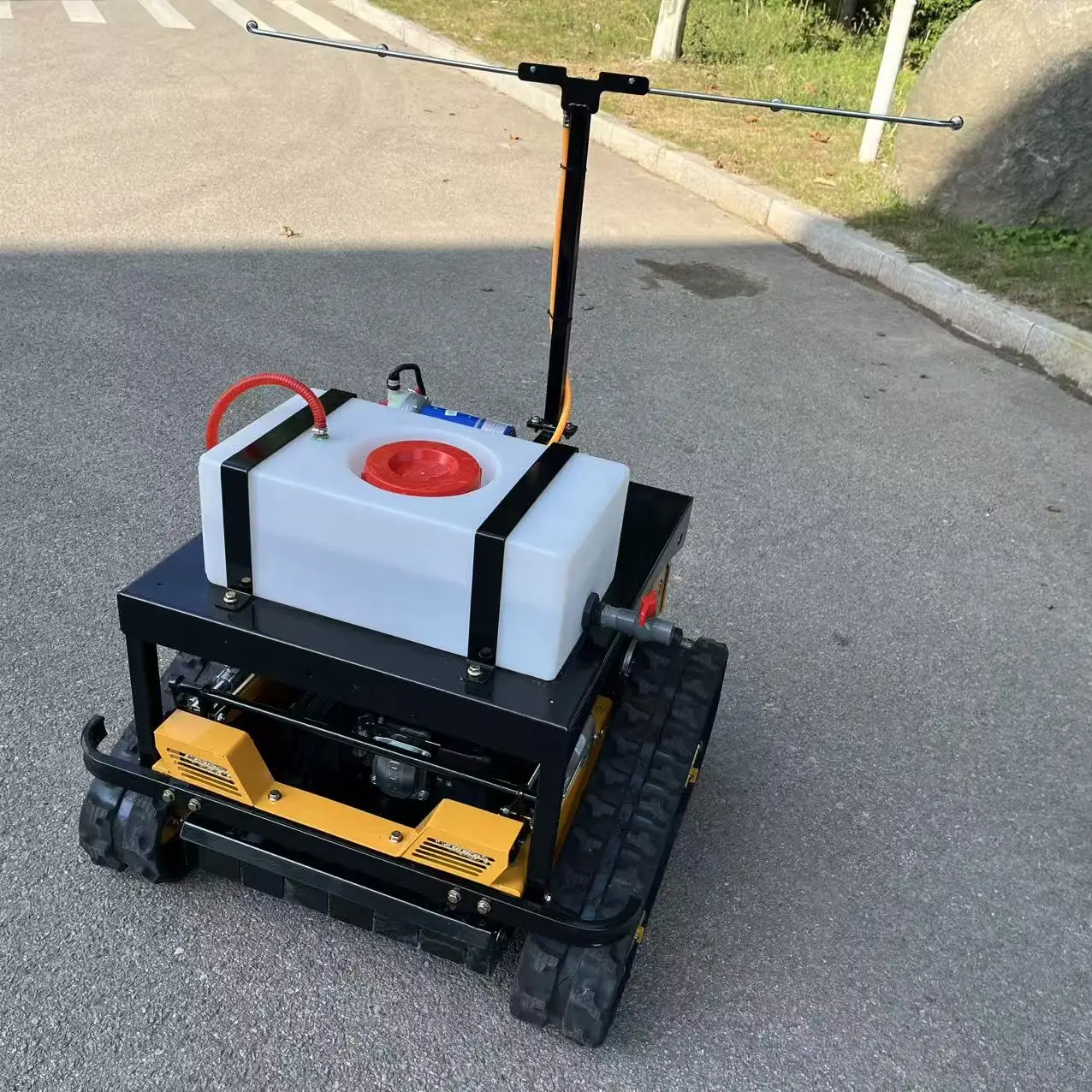 Industrial Remote-Control Lawn Mower Automatic Agricultural Rubber Track EPA/Euro 5 Compliant 500mm Cutting Width Upgrade  spray