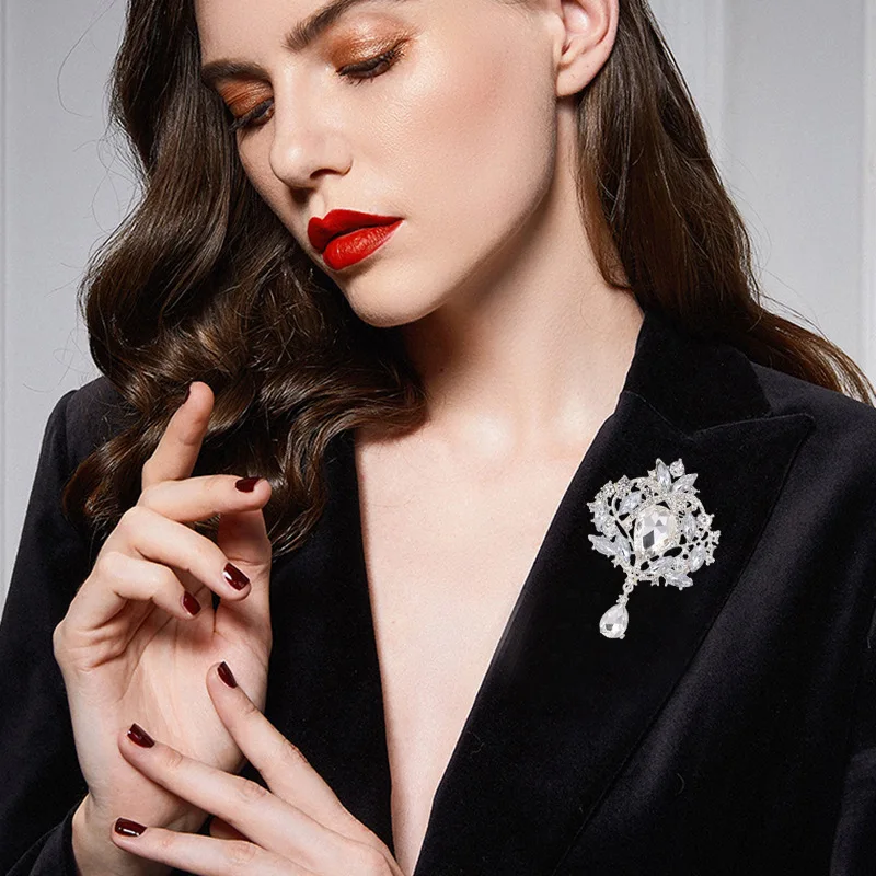 Fashionable personality trend crystal high-end temperament simple and versatile clothing brooch