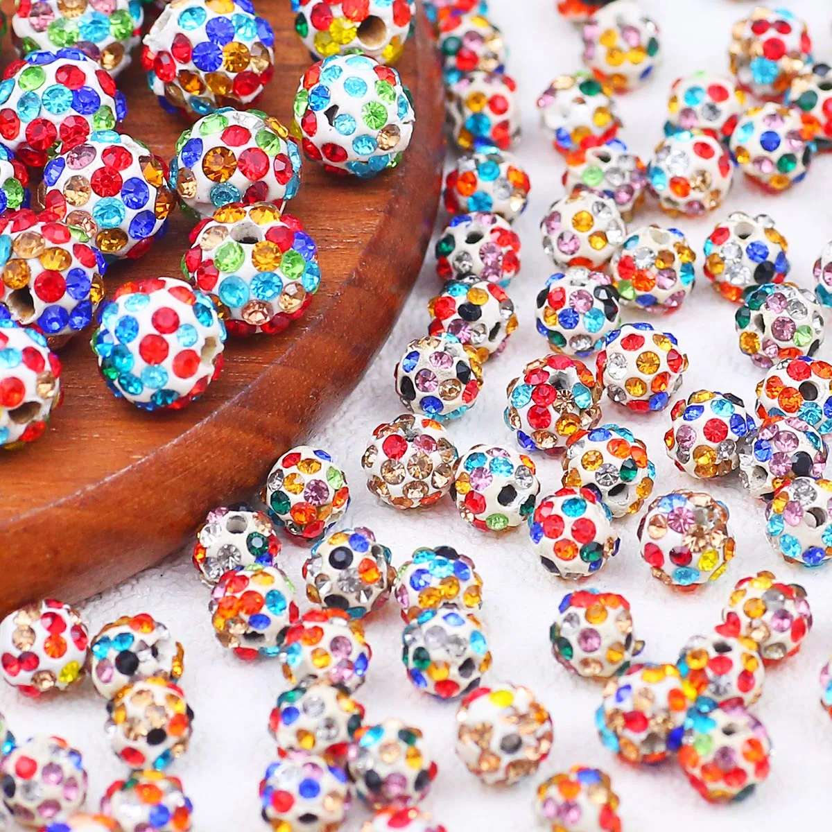 4-10mm Weiche Tonperlen Shambhala-Perlen Weiße Basis mit Gemischten Farben Handgefertigt DIY für Schmuckherstellung Perlenzubehör