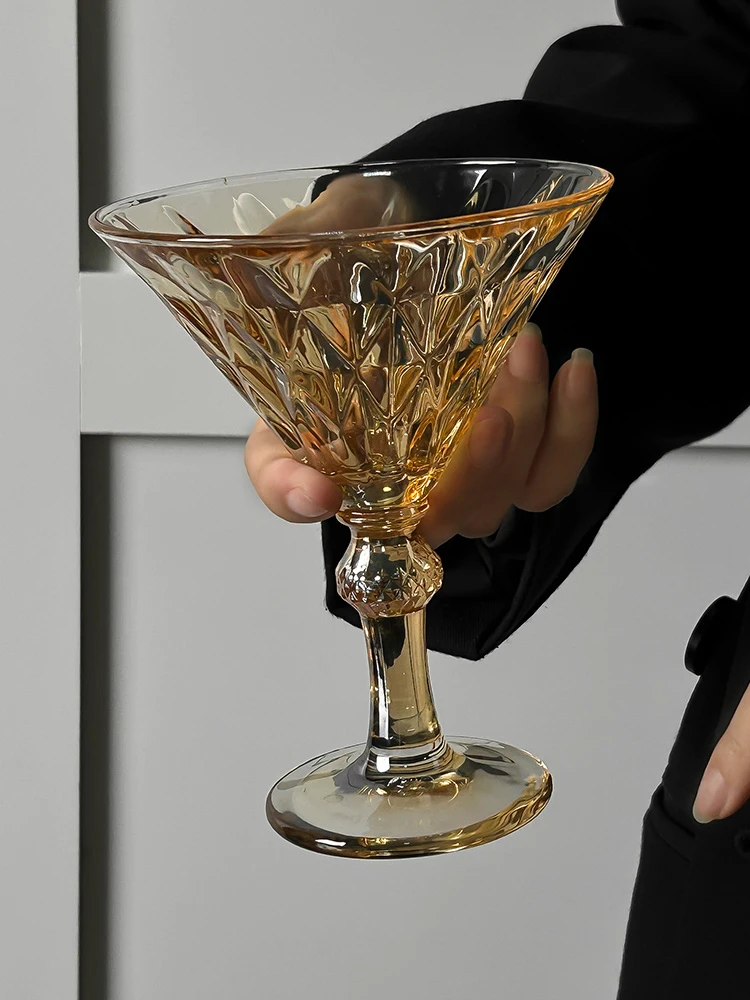 Vintage European Style Diamond High Legged Glass Mug Transparent Relief Champagne Wine Cup Wedding Party Supplies 와인잔 소주잔