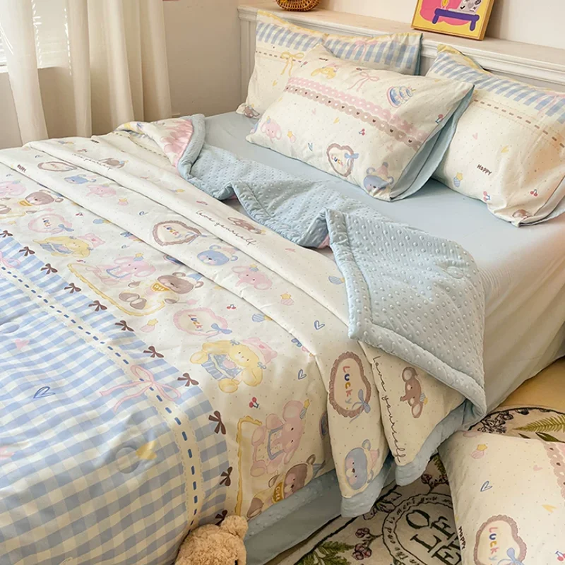 Lightweight Cartoon Printed Peas Quilt Summer Breathable Air Condition Comforter Soft Skin-Friendly Home Textile for Adult Kids