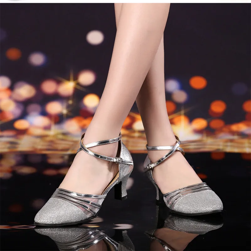 Women Outdoor Dance Shoes Girls Latin Modern Tango Salsa Dance Shoes Ladies Low Heel Closed Toe Dance Shoes