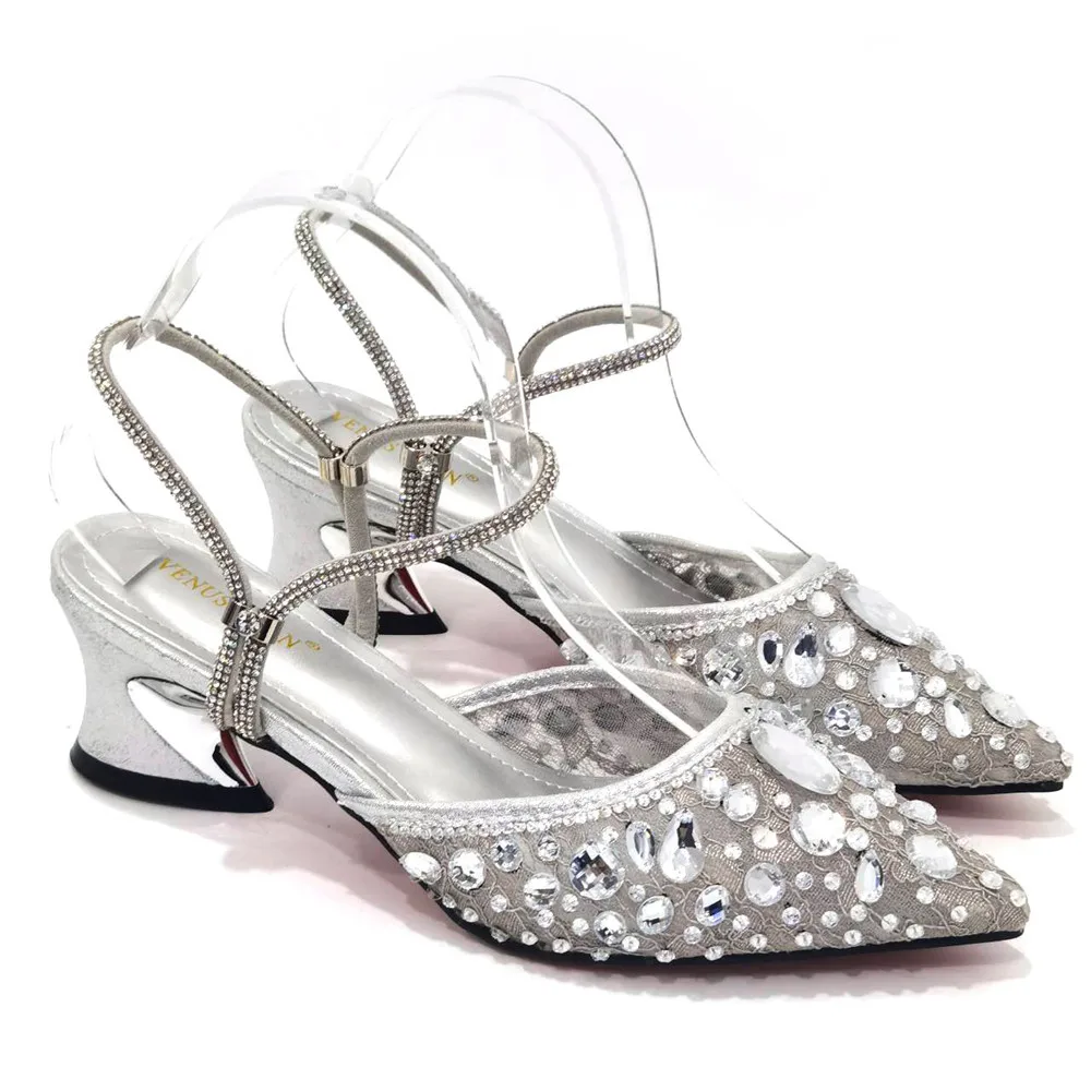 2024 Silver Color Pointed Toes Slip-on Design Ladies Sandals Shoes Matching Bag Set For Nigerian Women Wedding Party