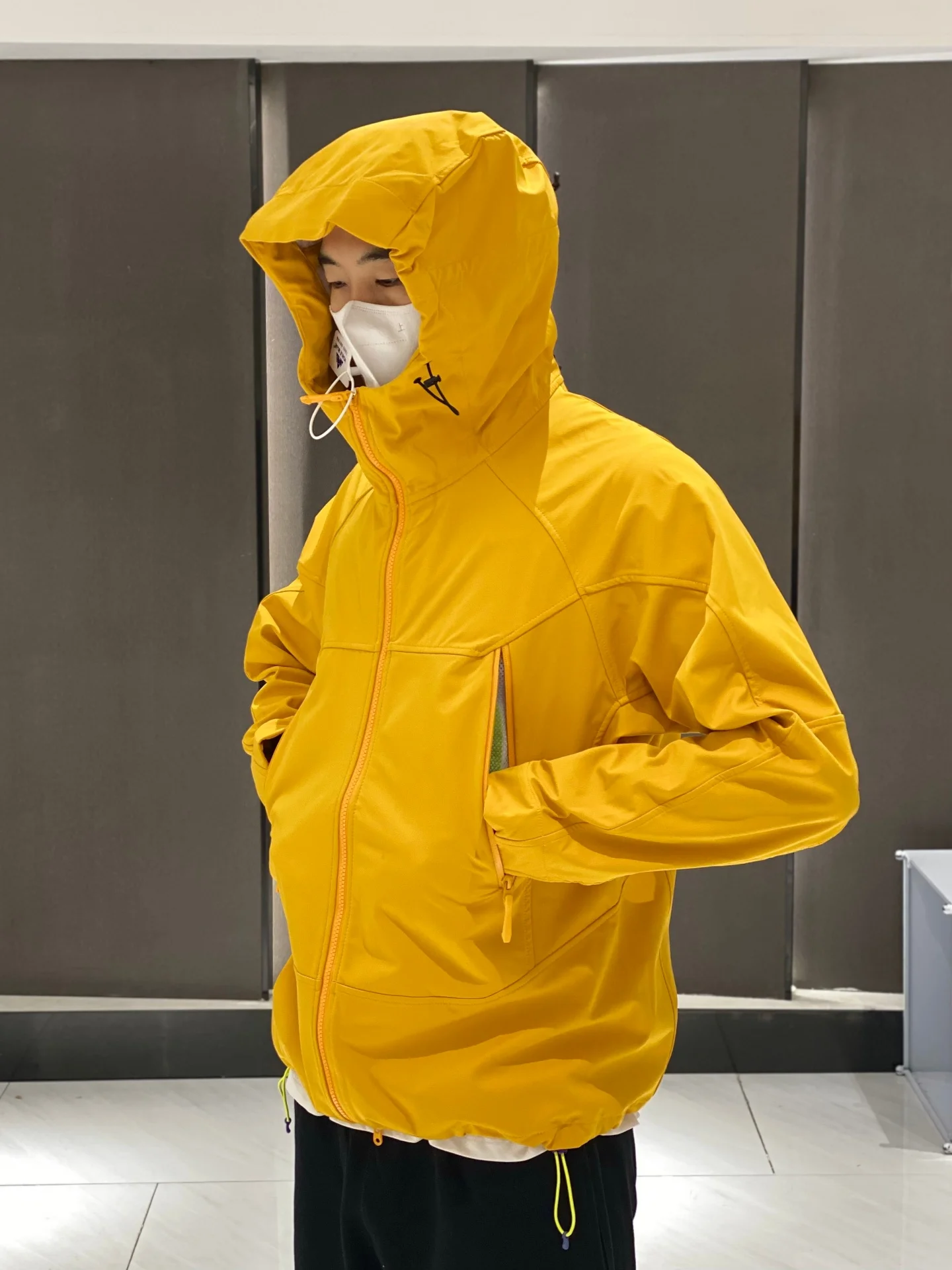 Outdoor windproof waterproof tear-resistant soft shell jacket neutral