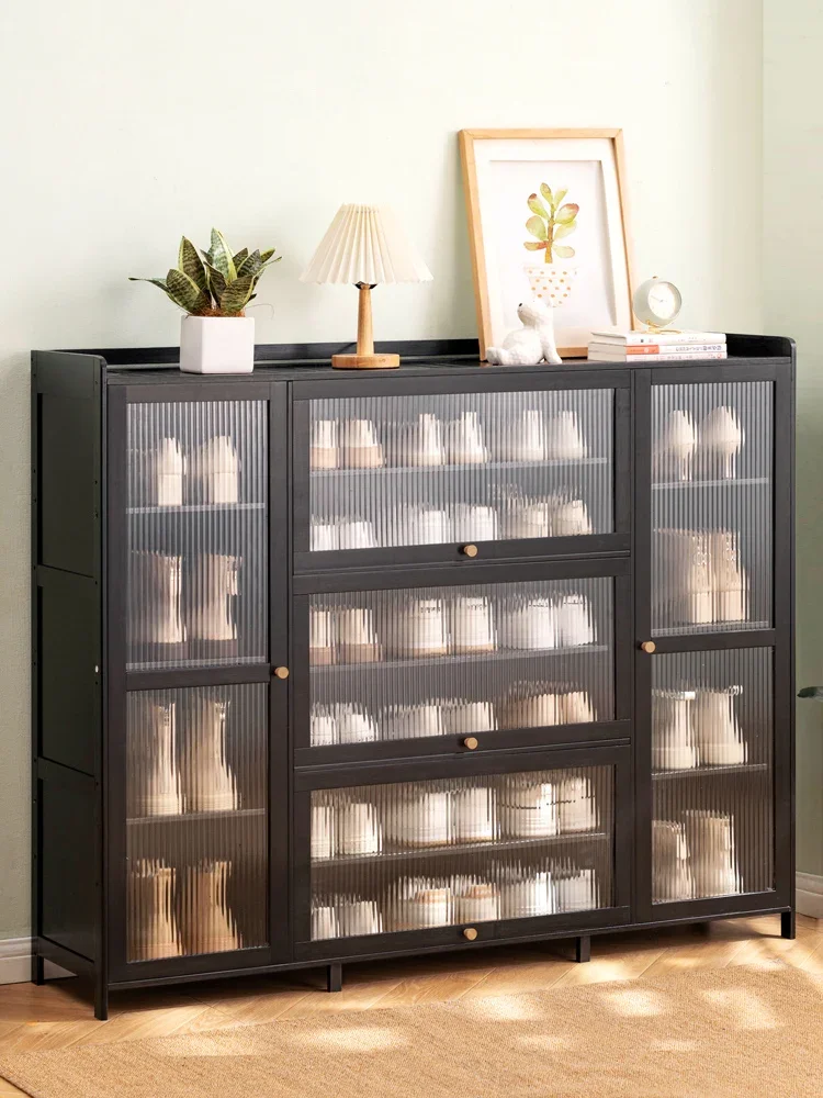 At the entrance of the shoe cabinet, a large capacity household shoe rack is used for storage, saving space. Indoor rental housi