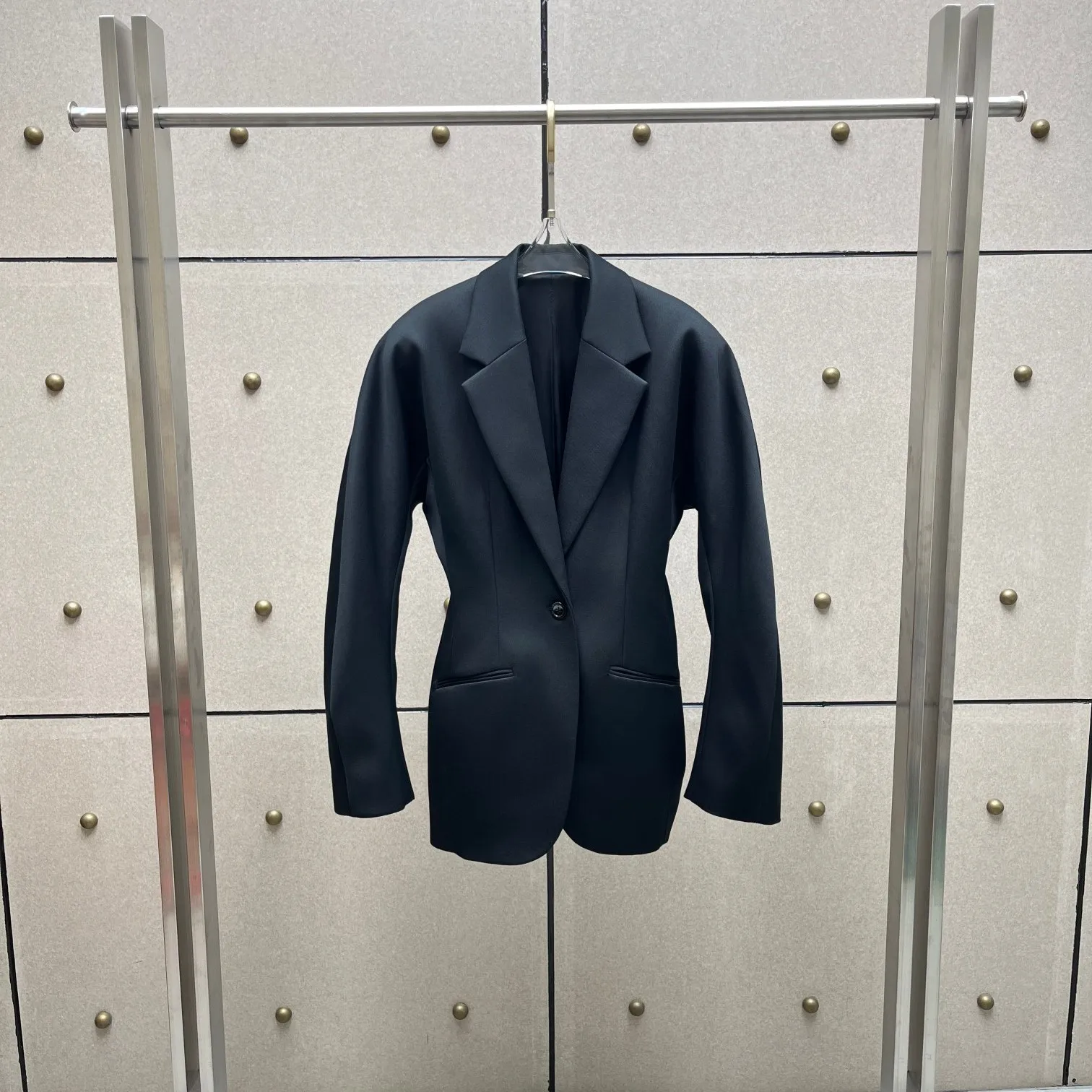 2026 Structured Tailored Blazer with Sculpted Waist – Modern Minimalist Single-Breasted Jacket in Deep Navy