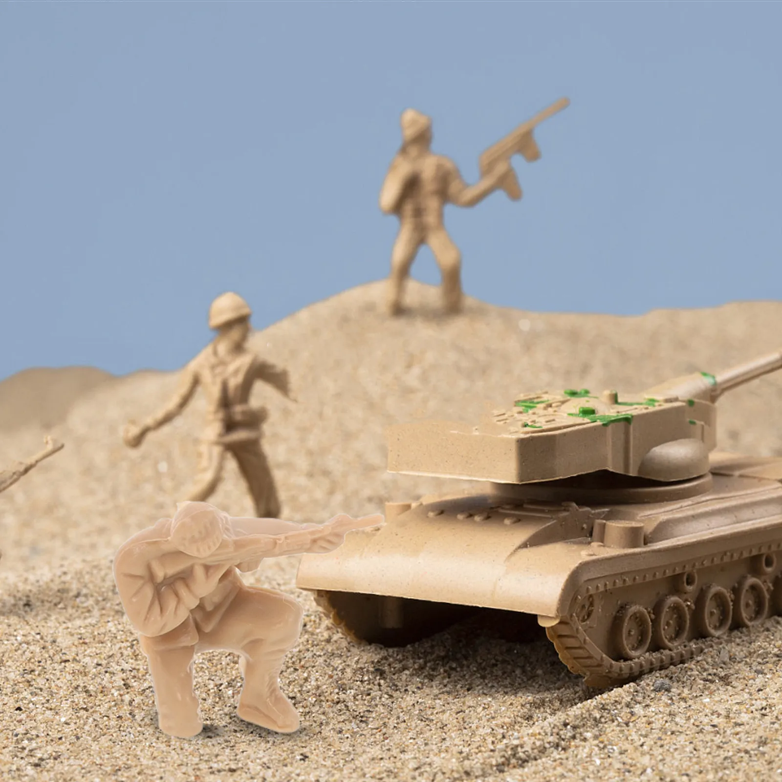 

100Pcs Mini Soldier Figures Plastic Stylish Realistic Tiny People Models for Desk Decor Sand Table Layouts Office Home Garden