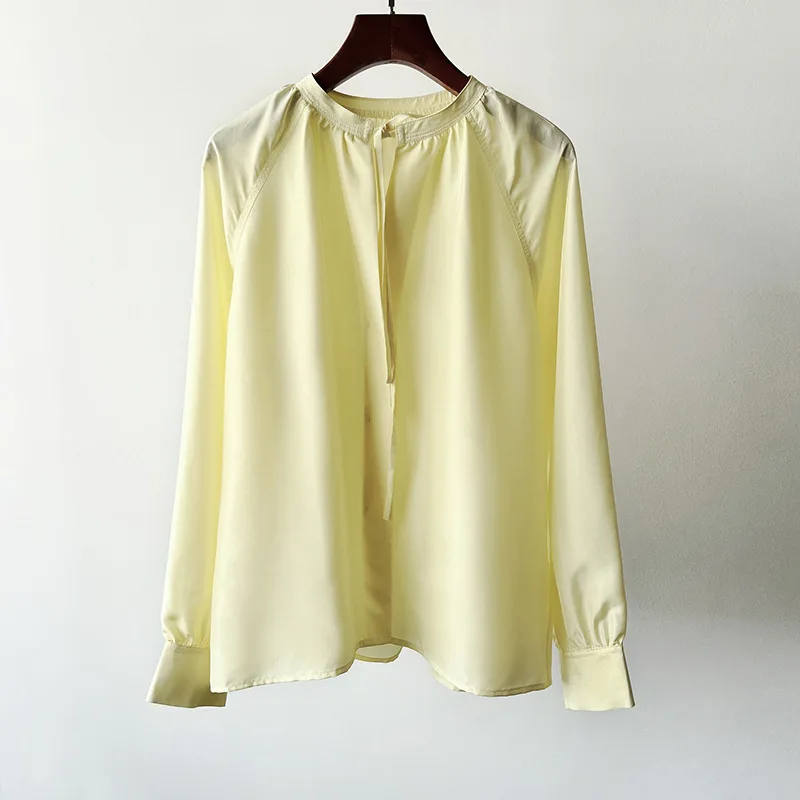 เสื้อผ้าไหมมัลเบอร์รี่สีเหลืองอ่อนแฟชั่น ผูกด้านหน้า ทรงหลวมสำหรับผู้หญิง